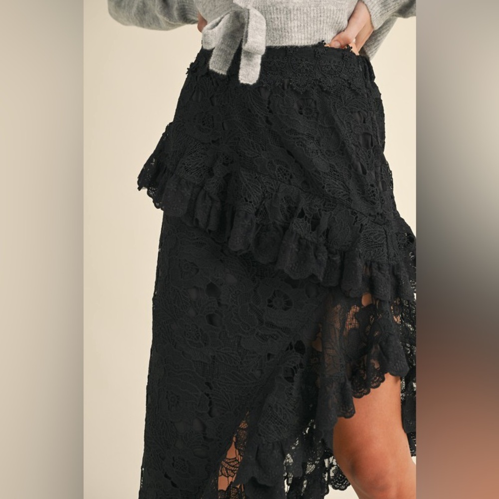 Black Lace Maxi Skirt - Stylish Layered Design - Picture 4 of 8